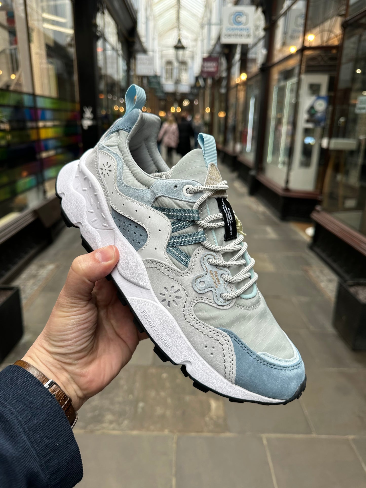 Flower Mountain Yamano 3 Grey-Light Grey