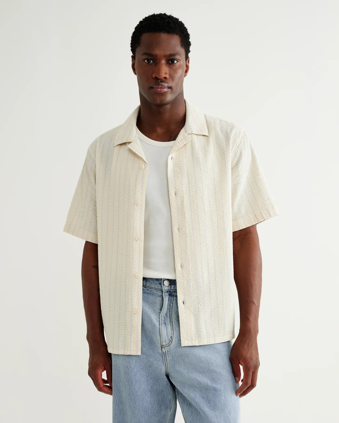 Wax London Didcot - Ecru And Blue Seersucker Stripe Short-Sleeve Shirt